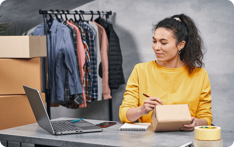 Roadcast platform for online retailers, improving order fulfillment, customer communication, and tracking to enhance the e-commerce experience